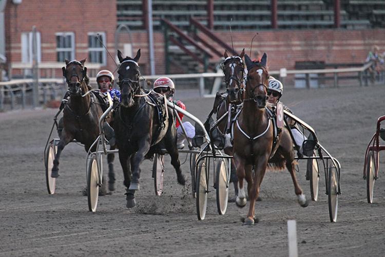 Heavenly Game og Axel Jacobsen afviser storfavoritten Classic Grand Cru med Steen Juul i Charlottenlund. 