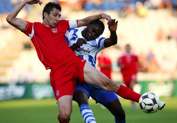 Peter Utaka (i hvidt og blåt) var OB'ernes absolut bedste mand med tre scoringer mod Rabotnicki. 