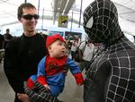 Spiderman møder Spiderman på en kongres for tegneseriehelte i San Diego i USA. Hjælp os med at kåre en dansk hverdags-superhelt. 