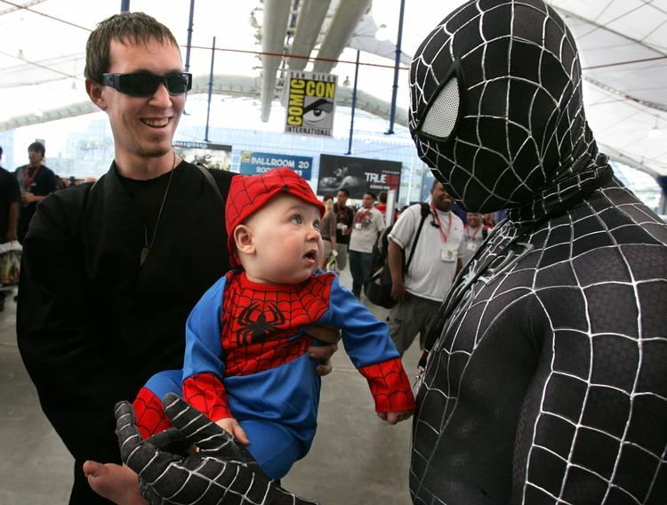 Spiderman møder Spiderman på en kongres for tegneseriehelte i San Diego i USA. Hjælp os med at kåre en dansk hverdags-superhelt. 
