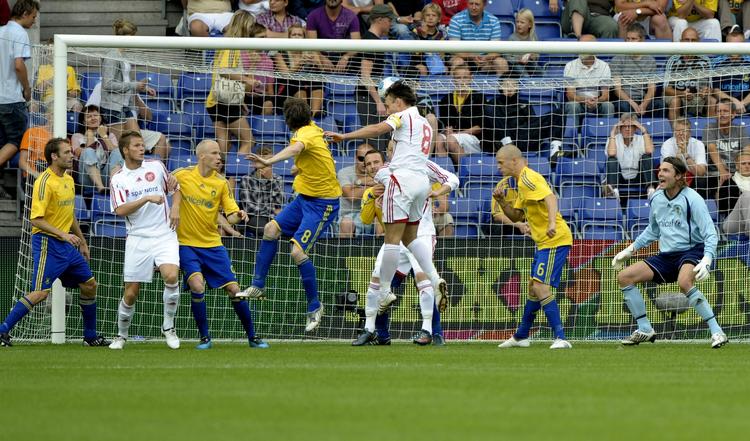 AaB's Andreas Johansson scorer til 0-1 mod Brøndby. 