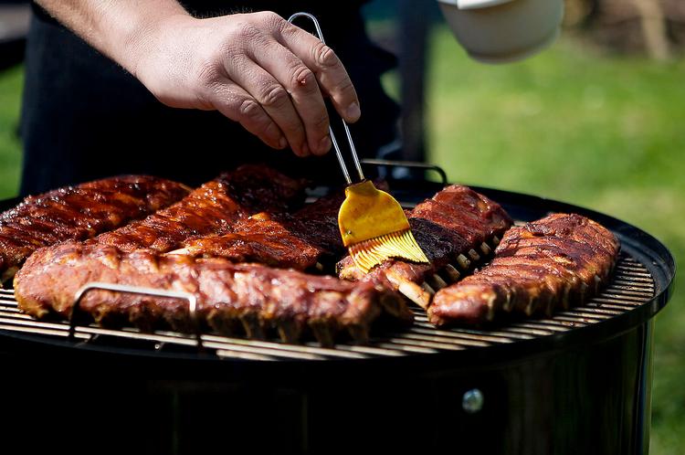 Sommerferien er ofte lig med grillmad, alkohol, sodavand og inaktivitet. Og det koster i sidste ende på vægten. Heldigvis kan du let komme tilbage på rette spor. 