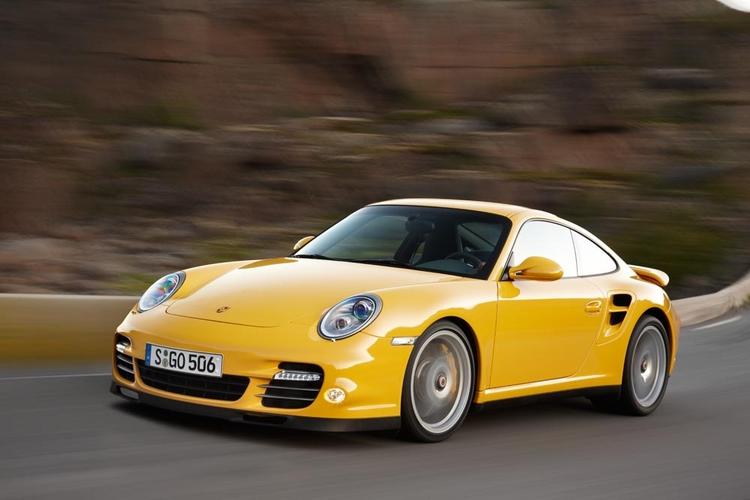 Porsche 911 Turbo har flere kræfter end nogensinde før. Alligevel er den mere økonomisk end forgængeren. 