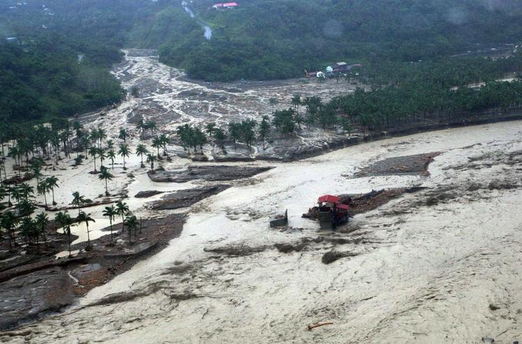 Resterne af landsbyen Shao Lin fotograferet af det taiwanesiske forsvar efter et mudderskred, der er udløst af orkanen Morakot. 