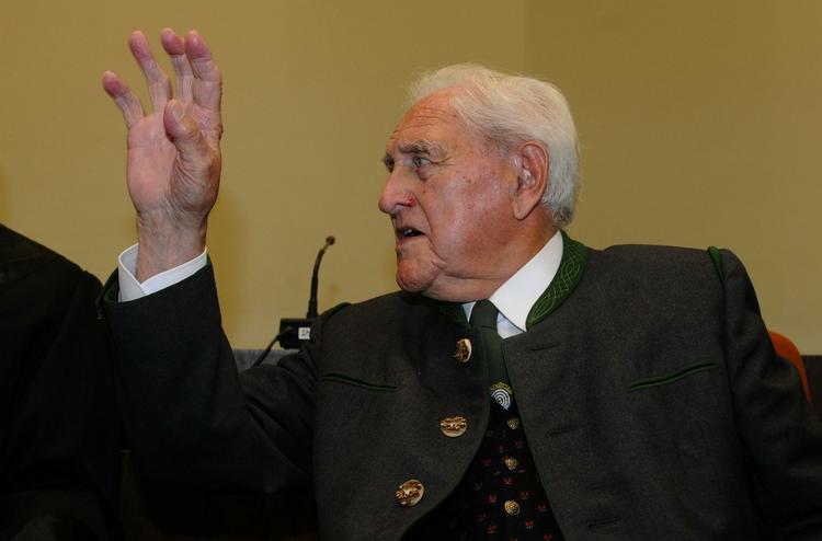 Den 90-årige tysker Josef Scheungraber skal sidde bag tremmer resten af sit liv efter krigsforbrydelser i Italien. Arkivfoto. 