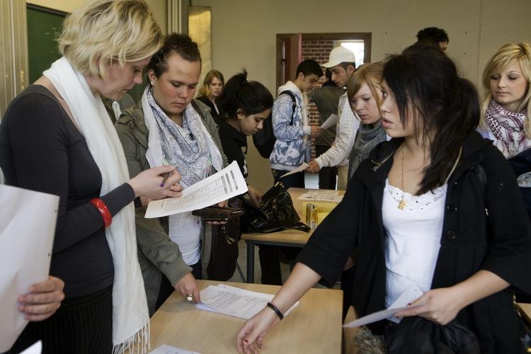 Trængsel i klassen. Sådan er en helt almindelig dag på Avedøre Gymnasium i Hvidovre - som mange andre steder i landet. Arkivfoto 