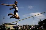 En mand smed et tykt kanonslag på 25 centimeters længde mod homoseksuelle idrætsudøvere på Østerbro Stadion under World Outgames. Politiet mener, at der er tale om en såkaldt hadforbrydelse. Arkivfoto 