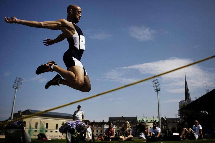 En mand smed et tykt kanonslag på 25 centimeters længde mod homoseksuelle idrætsudøvere på Østerbro Stadion under World Outgames. Politiet mener, at der er tale om en såkaldt hadforbrydelse. Arkivfoto 