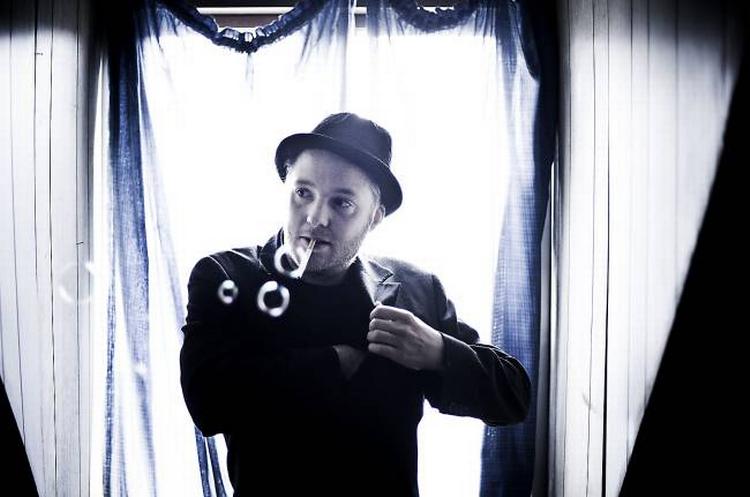 Kasper Spez gør op med snærende, borgerlige værdier og hærger igennem sin nyfundne vagabondtilværelse på albummet 'Fantasten'.  PR-foto: Tabu/Universal 