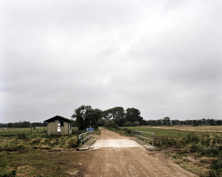 Grænsen ved Beierskrovej, Tønder, 17. oktober 2008, kl. 17.10. På skuret hænger en postkasse, hvor man kan meddele Skat, hvis man har købt ulovligt ind i Tyskland. Hidtil har den aldrig været brugt. Foto: Nicolai  Howalt 