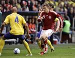 Det danske angrebses Nicklas Bendtner er ikke fornøjet over at skulle spille landskamp så tæt på sæsonstart. Arkivfoto. 