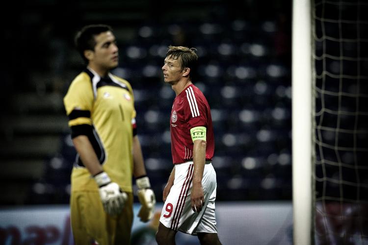 Løbestærke Jon Dahl Tomasson fik ikke særlig stort udbytte af indsatsen mod Chile. 