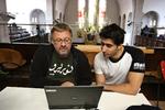 Nogle af de afviste irakere opholder sig i Brorson-kirken på Nørrebro. Her sognepræst Per Ramsdal og en af irakerne, Ammer Jaafar. 