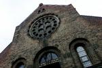 Præsten i Brorsons Kirke er utilfreds med, at politiet er gået ind i hans kirke for at fjerne afviste asylansøgere. 