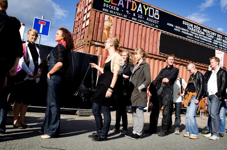 Københavnere i kø til koncert med Mercury Rev under sidste års Beatday Festival. I år kan køerne blive endnu længere, for jo mere tid vi bruger på internettet, jo mere får vi lyst til at gå til koncert. 