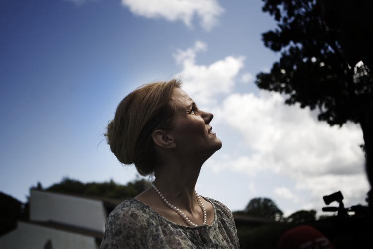 »Det er utrolig vigtigt, at folk som Poul Nyrup, som vi alle sammen har stor respekt for, ikke lader følelserne løbe af med sig i denne sag«, siger Helle Thorning-Schmidt. 