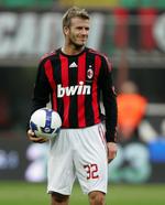 David Beckham under opvarmning til Milans kamp mod Atalanta søndag. 