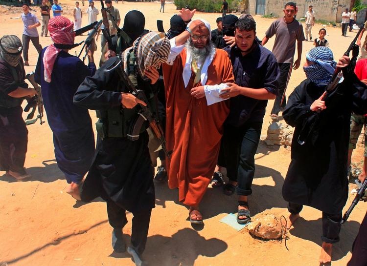 Abdel-Latif Moussa, lederen af den islamistiske gruppe, efter sin flammetale i Rafah-moskeen. 