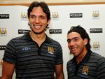 Manchester City har som ventet været særdeles aktive på transfermarkedet. Her er et par af indkøbene: Roque Santa Cruz (tv) og Carlos Tevez. Arkivfoto. 