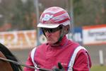 Gordon Dahl kører favoritten i Grand Prix. 