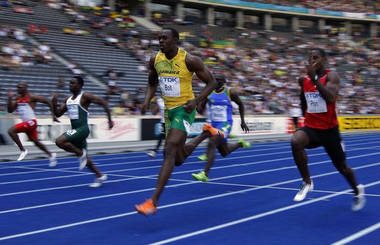 Jamaicas Usain Bolt (midt) tog det roligt i de indledende runder på spinterdistancerne ved VM i Berlin. 