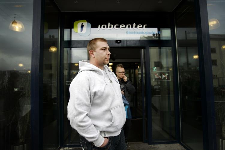 Unge ufaglæste mænd er de første, som bliver fyret. Især i de jyske provinsbyer. Arkivfoto 