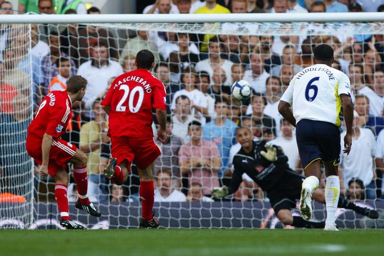 Liverpool var hårdt presset mod Tottenham, som stjal tre point fra mesterskabskandidaterne 