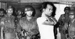 Peer Holm Jørgensens 'Den glemte massakre' fortæller historien om de voldsomme uroligheder i Indonesien i 1965. Her er det en kommunist, der er blevet taget til fange i kølvandet på det mislykkede kup mod præsident Sukarno.  Foto: UPI 
