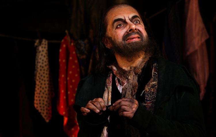 Arkivet rummer blandt meget andet oplysninger om tyveknægten Isaac 'Ikey' Solomon, der siges at være inspirationen til figuren Fagin i Charles Dickens' 'Oliver Twist'. Her Rowan Atkinson som Fagin i teaterforestilling i London tidligere i år. 