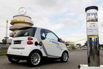 Sidst på året vil en flåde af 100 eldrevne Smart-biler futte rundt i Berlin, hvor de benyttes af udvalgte brugere. Bilen får strøm fra 500 ladestationer rundt om i byen. Foto: Smart 