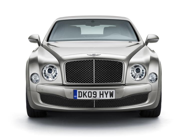 Sådan vil den nye Bentley Mulsanne kigge sine ejere i øjnene fra 2010. Regn med en pris på mindst seks millioner kroner. 