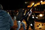 Det nytter ikke at tro, at man kan gemme sig fra politiet. I hvert fald ikke, når det handler om forkyndelser af anklager. Arkivfoto fra urolighederne på Nørrebro den 16. december 2006 efter rydningen af Ungdomshuset på Jagtvej 69. 