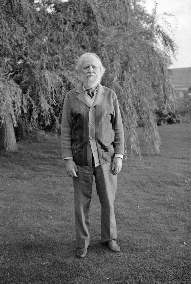 William Golding ses her på et arkivfoto fra 1983. Forfatteren døde i 1993, 81 år gammel. Foto: AP. 
