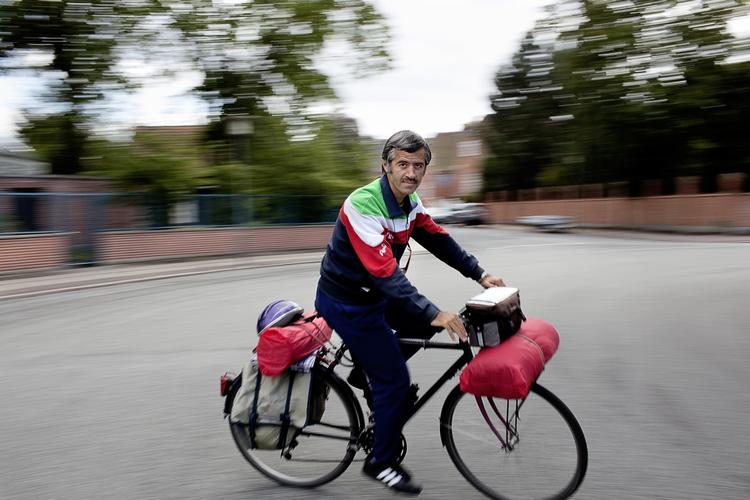 Abbas Razzaghi har cyklet hele vejen fra Iran til Danmark. 