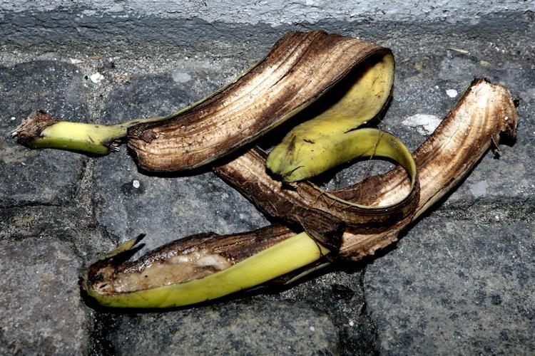 Omkring 80.000 forbrugere fik ikke hentet skrald i dag. 