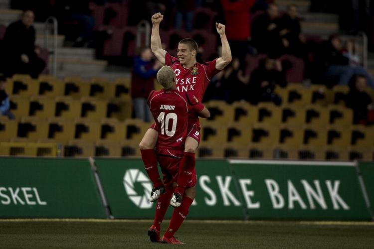 Martin Bernbug lagde liggende op til José Juniors mål i kampen mod Esbjerg og håber, at FCN nu redder sig fra nedrykning. Arkivfoto. 