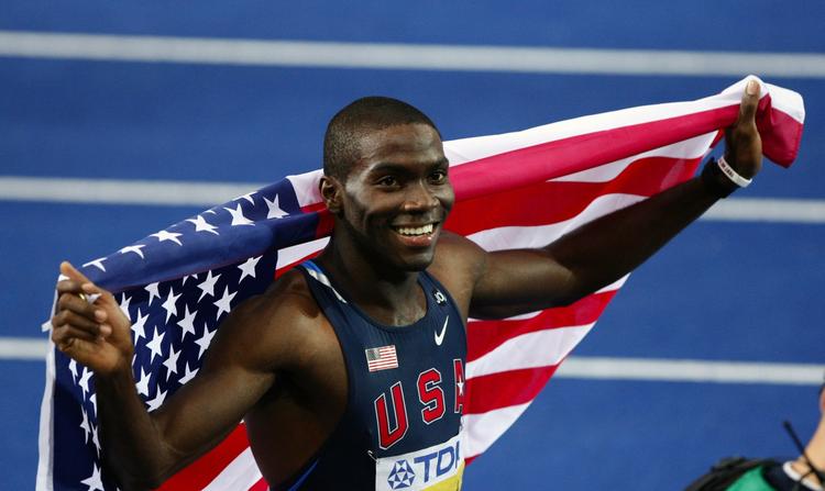 Kerron Clement på sejrsrunde efter sejren i finalen i 400 meter hæk. 