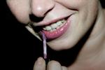 Lip gloss og andre kosmetikprodukter kan indeholde stoffer, der gør dig resistent over for antibiotika. Arkivfoto. 