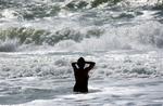 Det varmere klima med højere vandtemperaturer kan meget vel komme til at koste flere drukneulykker ved badestrandene. 