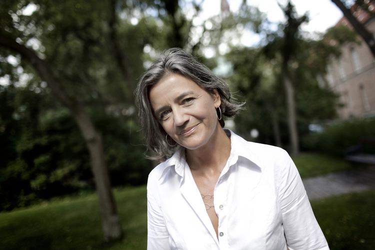 »Vestager har trampet omkring som en spurv i den parlamentariske tranedans, fordi hun ikke har haft styrken til at lægge en klar linje«, skriver Kristian Madsen. 