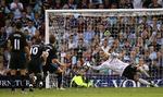 En straffesparksredning fra Burnleys danske keeper, Brian Jensen, sikrede oprykkerne sæsonens første point i Premier League. 