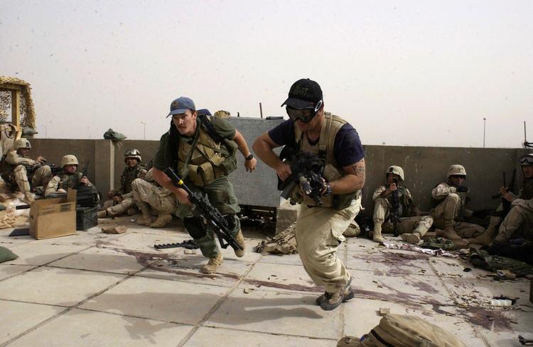 Blackwatersoldater under en aktion i den irakiske by Najaf i 2004. Blackwater er siden blevet udlukket for at arbejde i Irak igen. 