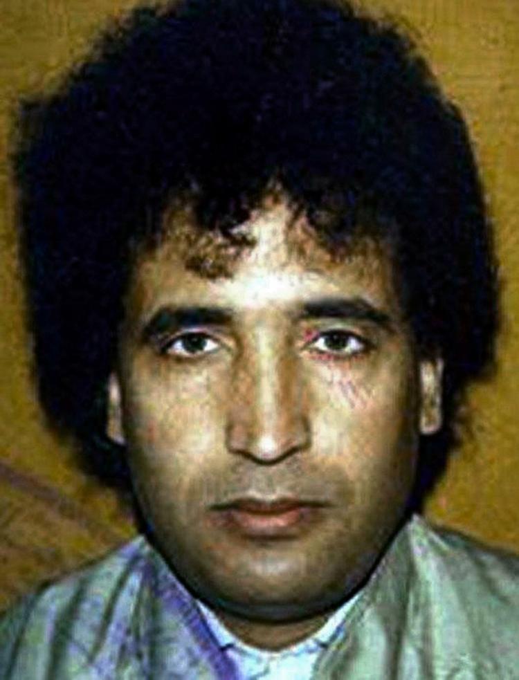 De skotske myndigheder har valgt at lade nåde gå for ret og løslade Al-Megrahi, der er dødeligt syg af prostatakræft. 