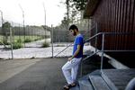Den 23-årige Shalaw Jaza er blandt de afviste og fængslede irakiske asylansøgere. Han skal snart møde den hemmelige irakiske delegation.»Jeg ved ikke hvorfor, jeg skal tale med dem. Jeg stoler ikke på dem«, siger han. 