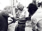 <cutline> <cutline_leadin>Krigsfange.</cutline_leadin> Politikens udsendte, Niels Steensgaard, får kort tid efter sin tilfangetagelse i Huéscar i 1981 fjernet de genstridige håndjern med en boltsaks. 