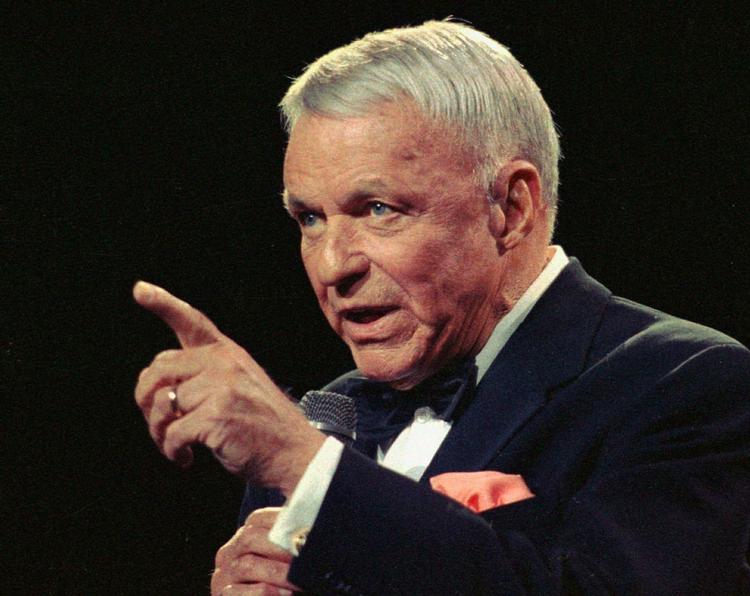 Frank Sinatra døde i 1998, 82 år gammel. Her foto fra en optræden i New York i 1990. 