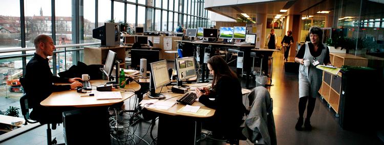 Mange medarbejdere får et mere positivt syn på deres arbejdsplads, hvis den involverer sig i socialt arbejde. Nu er flere og flere virksomheder også begyndt at tilbyde deres ansatte at udføre frivilligt socialt arbejde i arbejdstiden. Foto: Thomas Borberg 