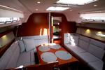 Båden er udstyret med syv sovepladser, da der er to agterkahytter. Til båden kan købes et stort cockpittelt, der var sat på tursejleren under udstillingen. Prisen for en Bavaria Cruiser er 704.500 kroner. 