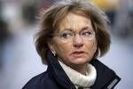 Pia Kjærsgaard (DF) er træt af burka-debatten og vil bare have, at statsminister Lars Løkke (V)drager til handling. 