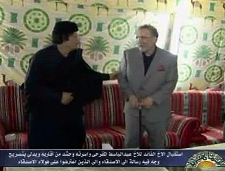 Muammar Gaddafi (t.v). mødtes i aftes med den løsladte al-Megrahi. 